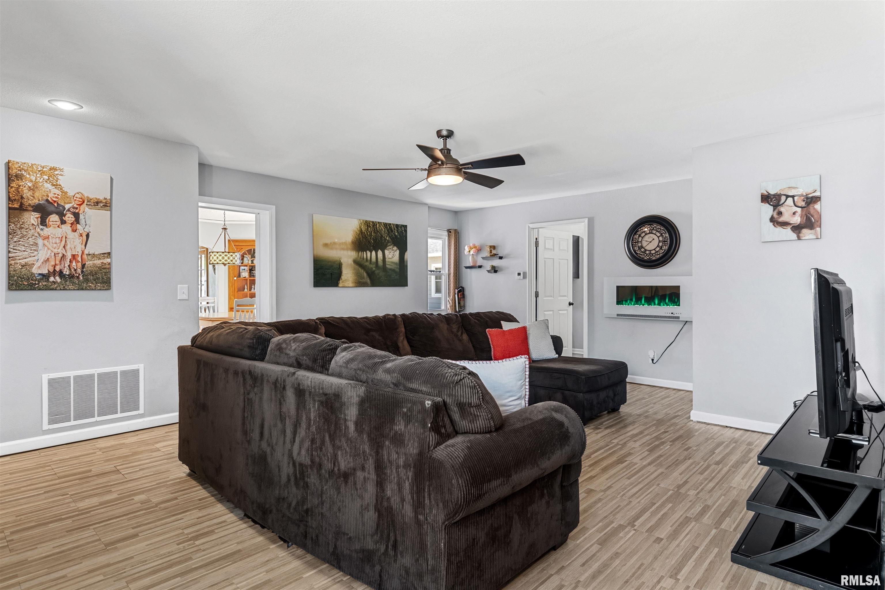 1841 Mound Road Jacksonville, IL 62650 - Photo 12 of 41