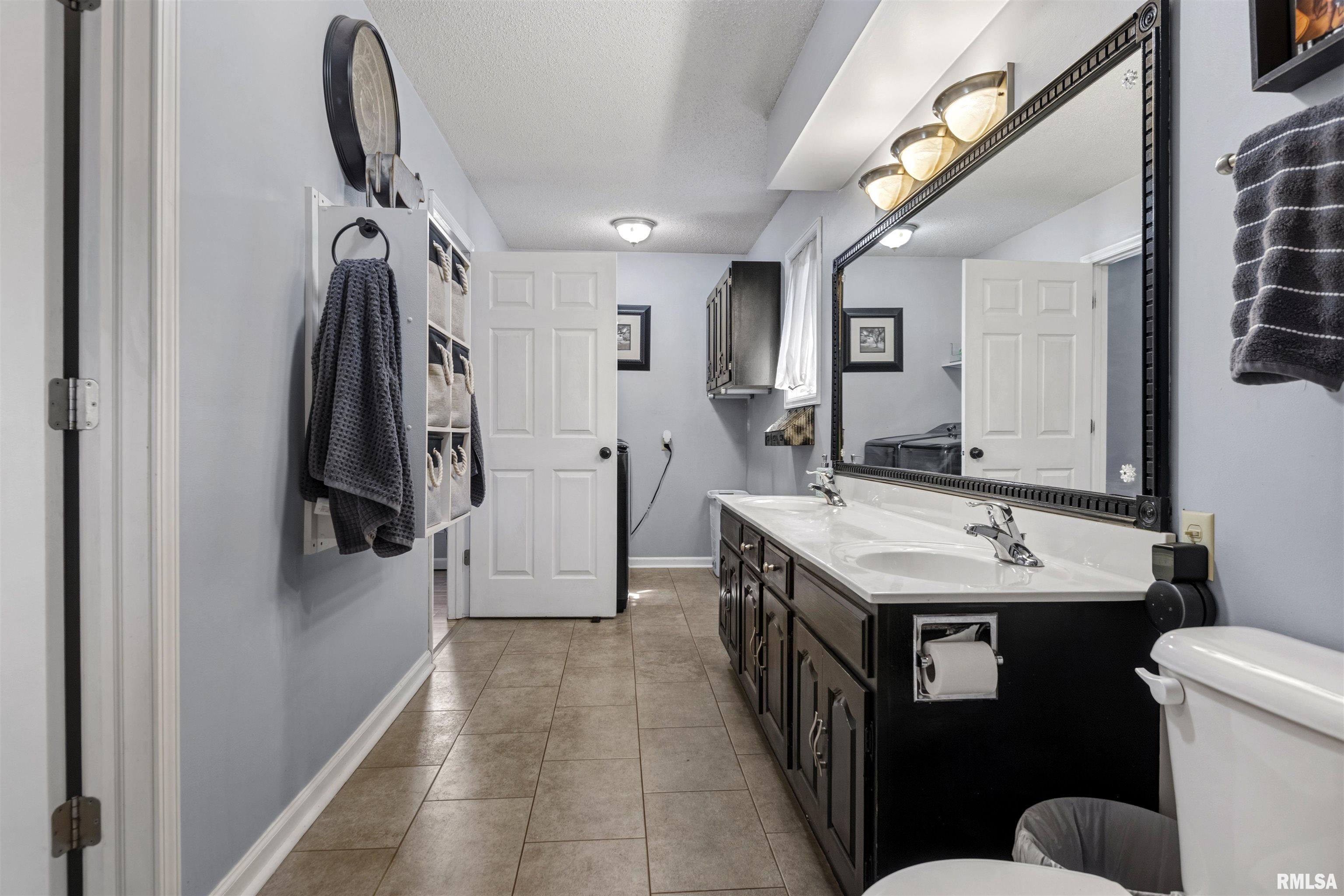 1841 Mound Road Jacksonville, IL 62650 - Photo 20 of 41