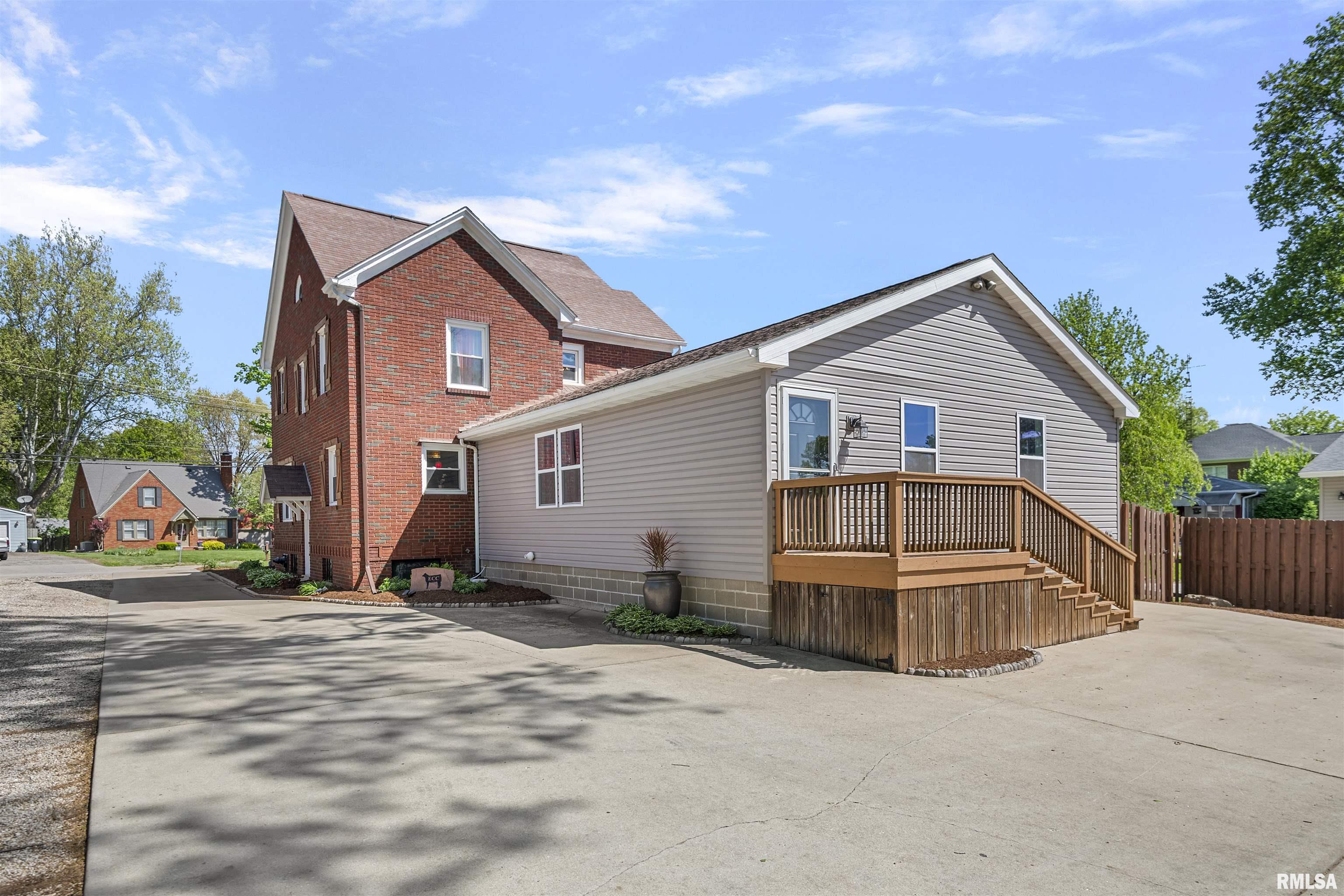 1841 Mound Road Jacksonville, IL 62650 - Photo 2 of 41