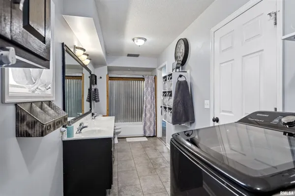 $249,900 | 1841 Mound Road, Jacksonville, IL 62650