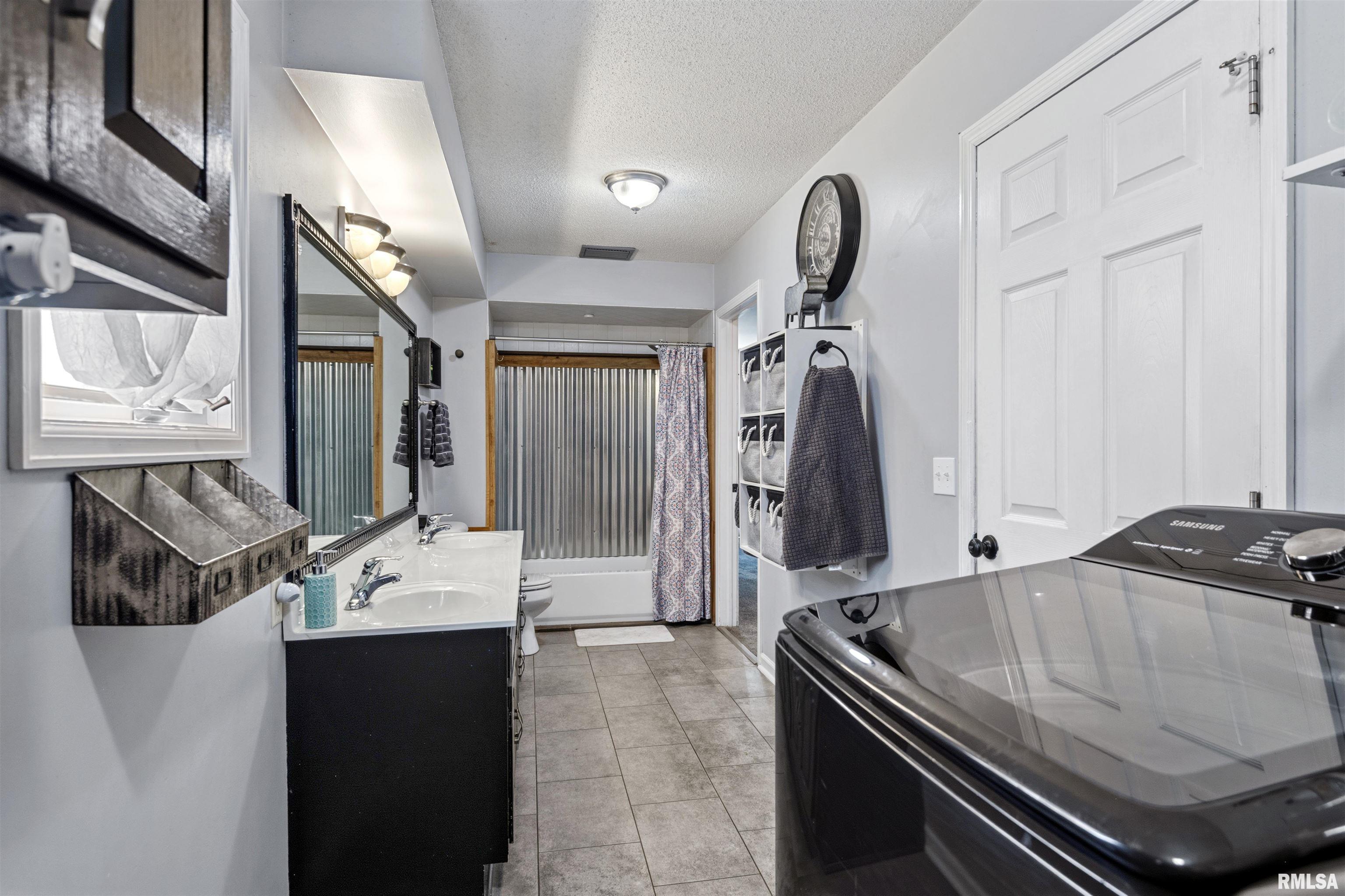 1841 Mound Road Jacksonville, IL 62650 - Photo 22 of 41