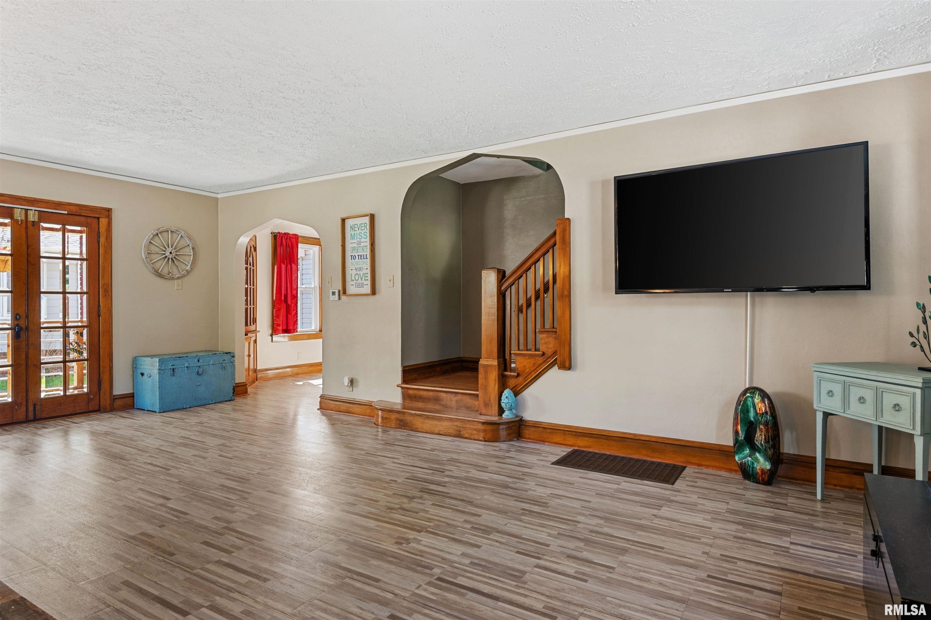 1841 Mound Road Jacksonville, IL 62650 - Photo 3 of 41