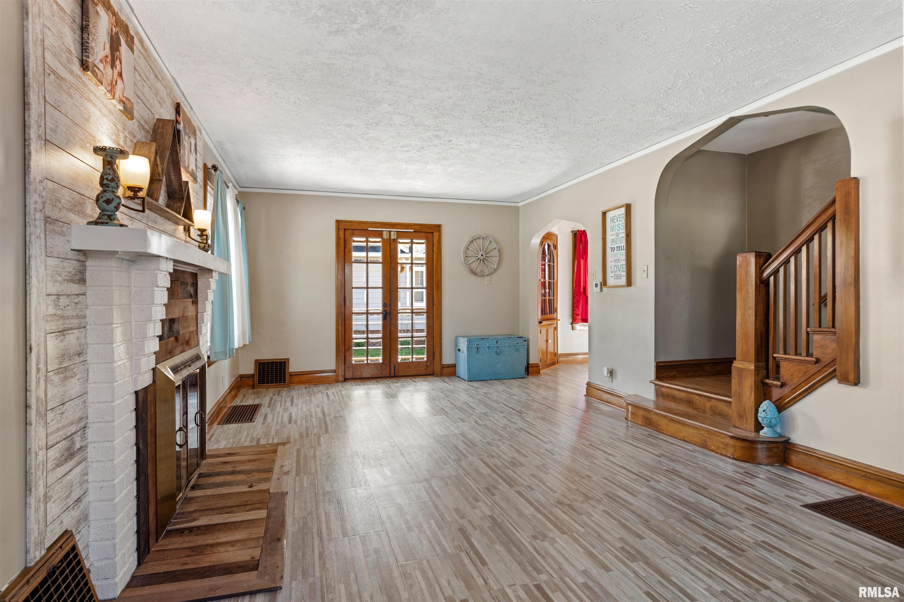 1841 Mound Road Jacksonville, IL 62650 - Photo 4 of 41