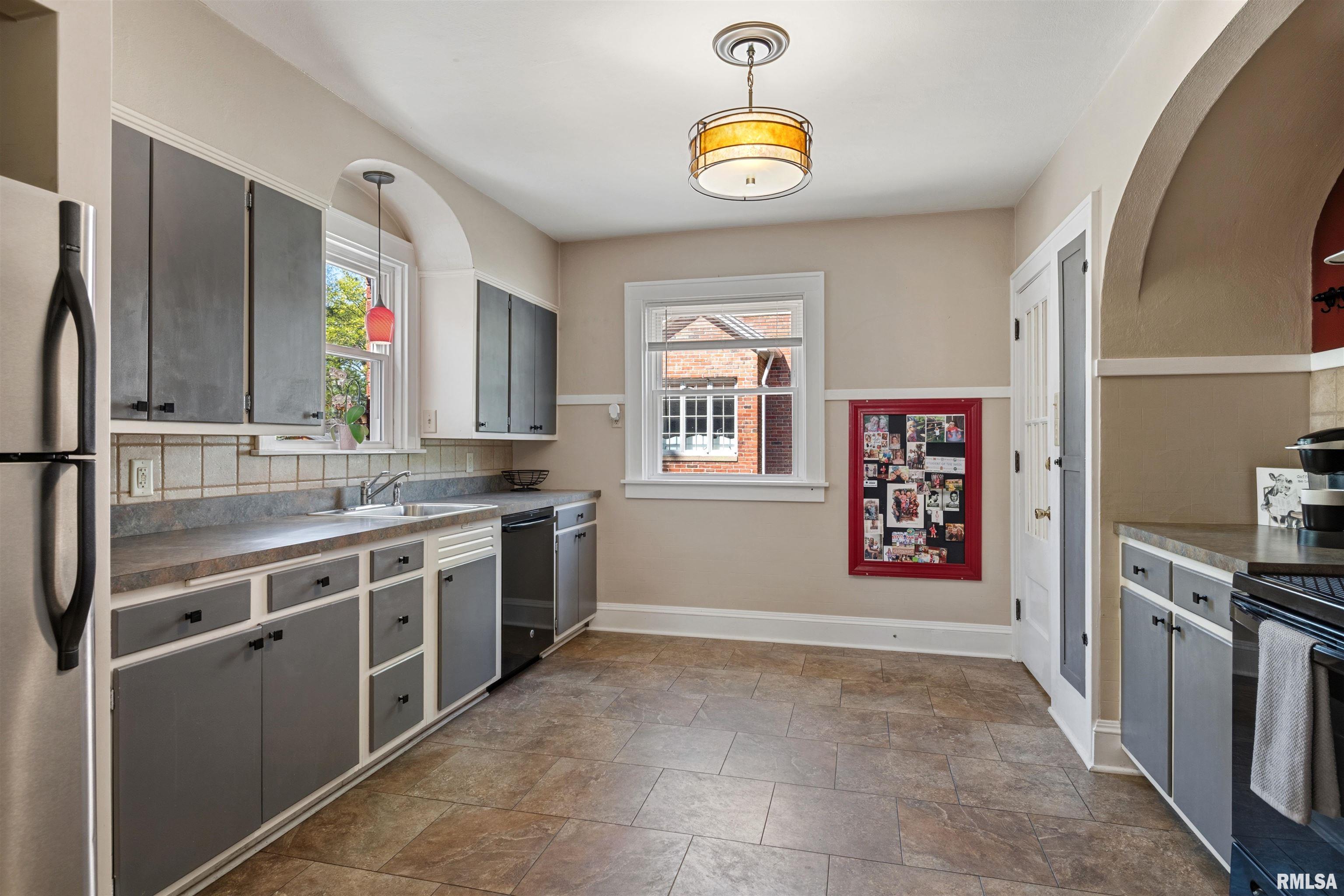 1841 Mound Road Jacksonville, IL 62650 - Photo 9 of 41