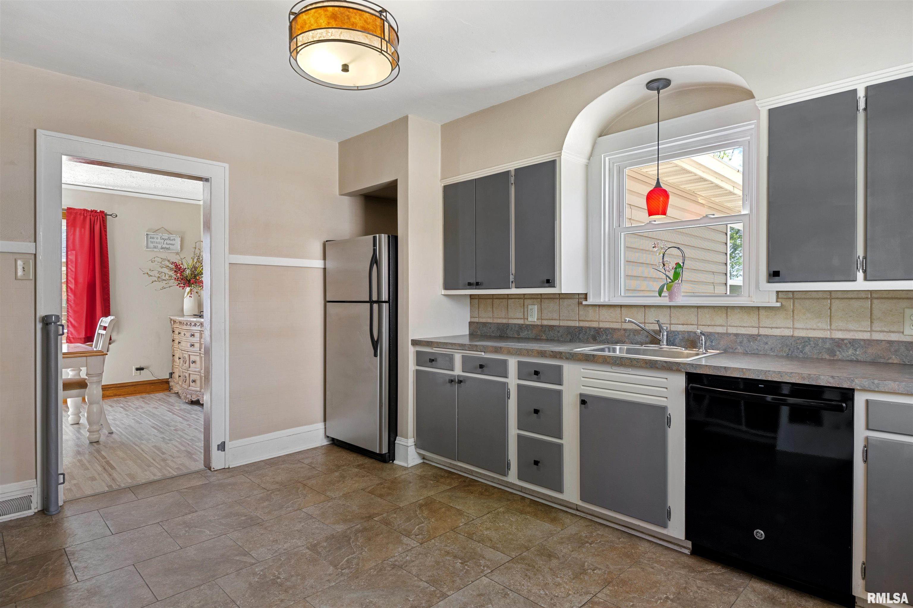 1841 Mound Road Jacksonville, IL 62650 - Photo 10 of 41