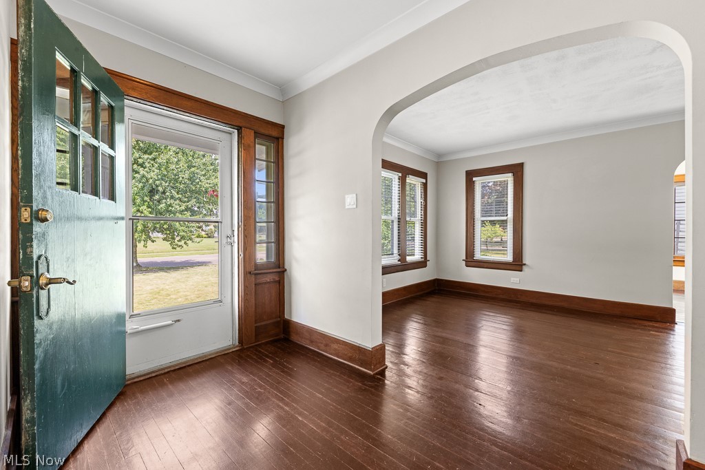 1223 North Howard Street Akron, OH 44310 - Photo 2 of 50 Foyer