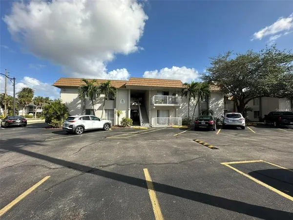 $1,290 | 1830 Maravilla Avenue, Unit 416, Fort Myers, FL 33901
