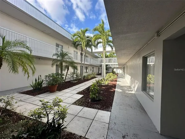 $1,290 | 1830 Maravilla Avenue, Unit 416, Fort Myers, FL 33901