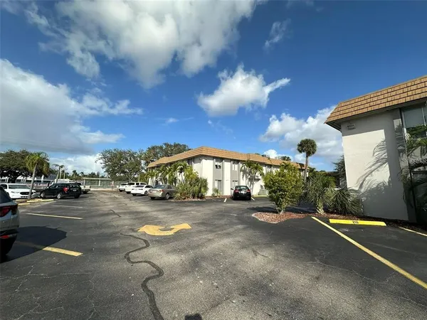 $1,290 | 1830 Maravilla Avenue, Unit 416, Fort Myers, FL 33901