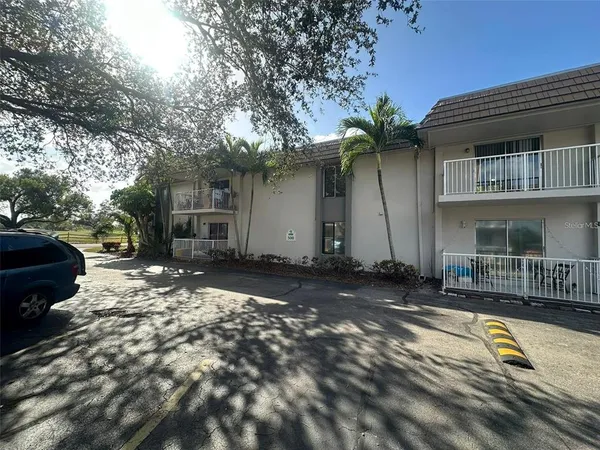 $1,290 | 1830 Maravilla Avenue, Unit 416, Fort Myers, FL 33901