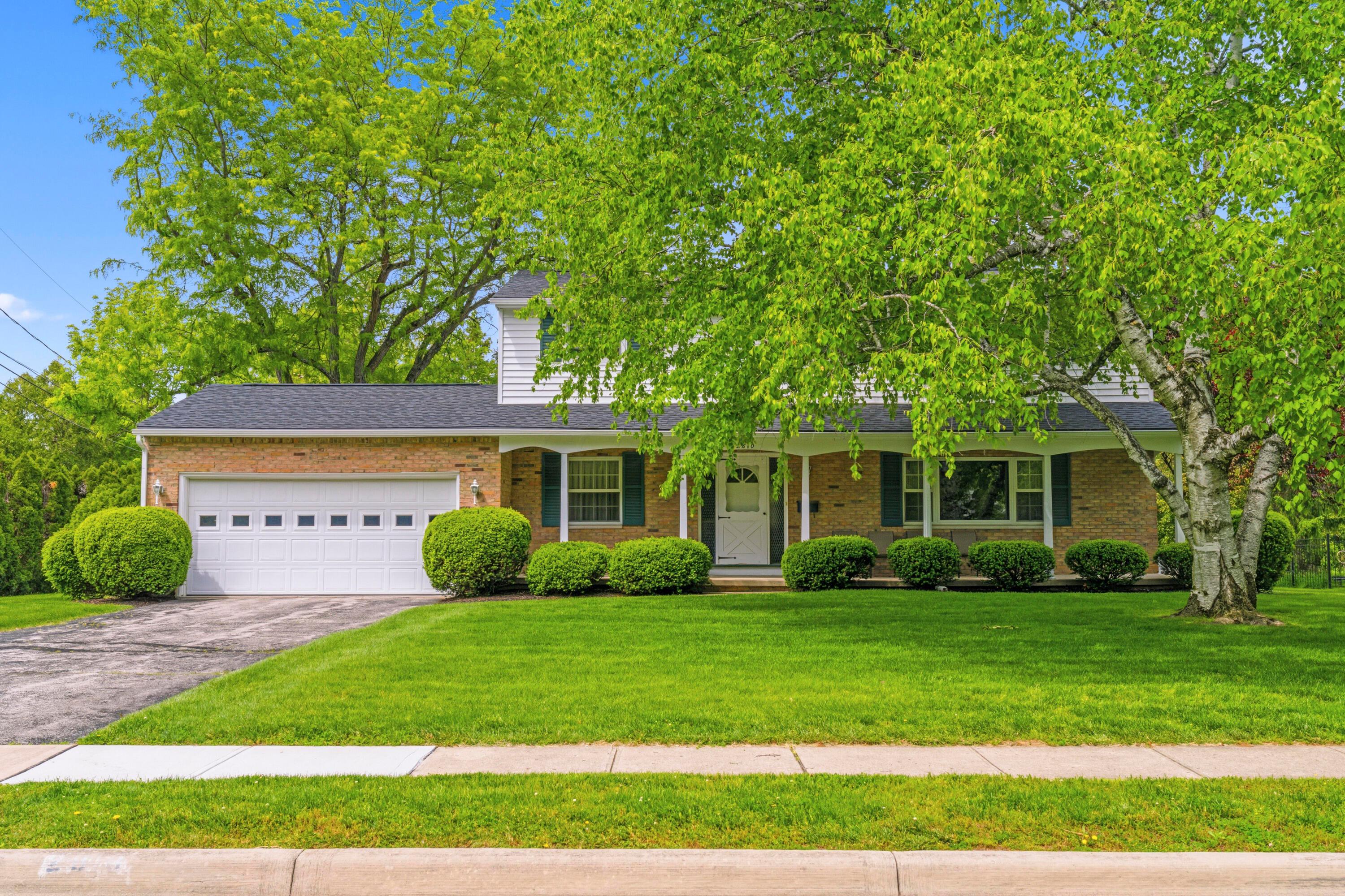 2810 Brackley Road Upper Arlington, OH 43220 - Photo 1 of 27