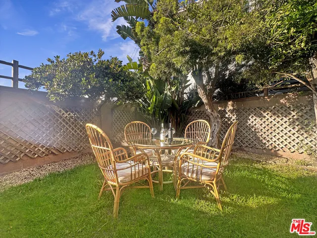 $8,395 | 111 Waterview Street, Playa del Rey, CA 90293