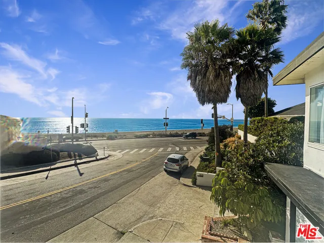 $8,395 | 111 Waterview Street, Playa del Rey, CA 90293