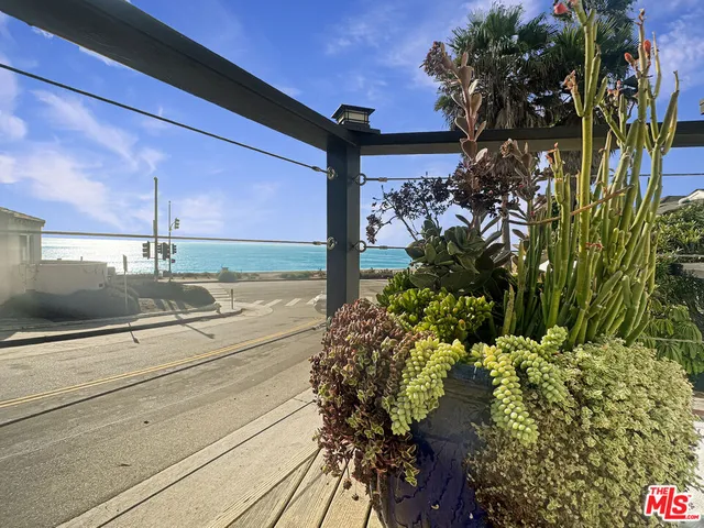 $8,395 | 111 Waterview Street, Playa del Rey, CA 90293