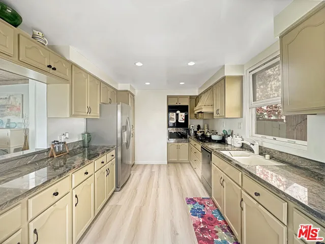 $8,395 | 111 Waterview Street, Playa del Rey, CA 90293