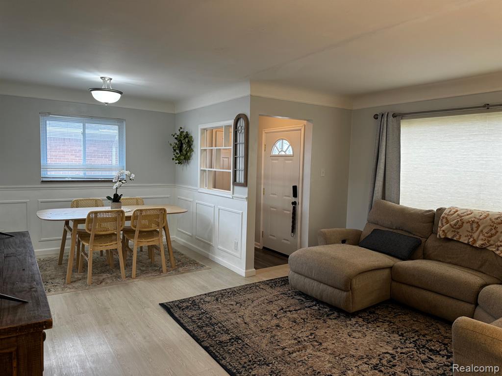 8948 Merriman Road Livonia, MI 48150 - Photo 8 of 31
