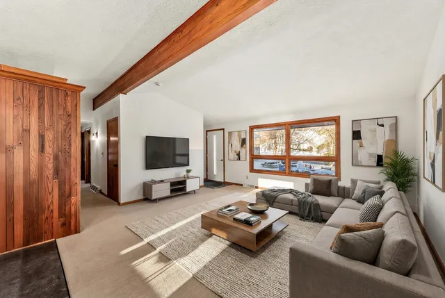 $519,900 | 770 Odsila Way, Fontana, WI 53125