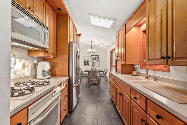 $519,900 | 770 Odsila Way, Fontana, WI 53125