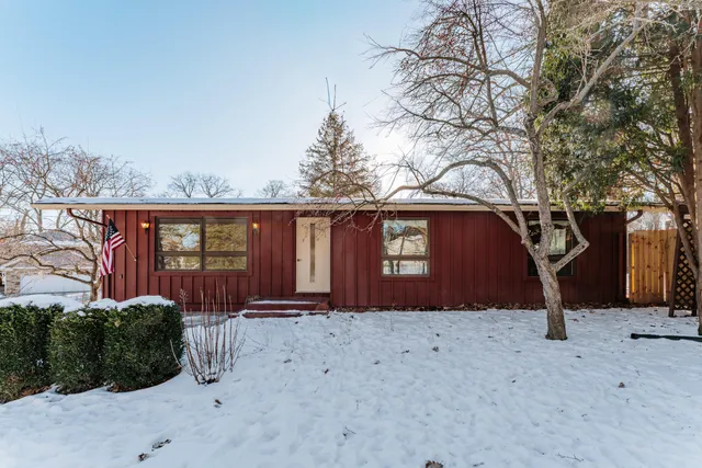 $519,900 | 770 Odsila Way, Fontana, WI 53125