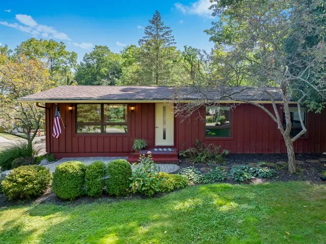 $519,900 | 770 Odsila Way, Fontana, WI 53125