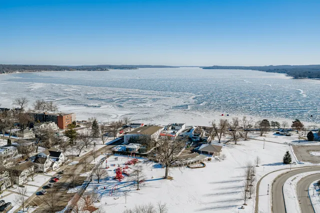 $519,900 | 770 Odsila Way, Fontana, WI 53125