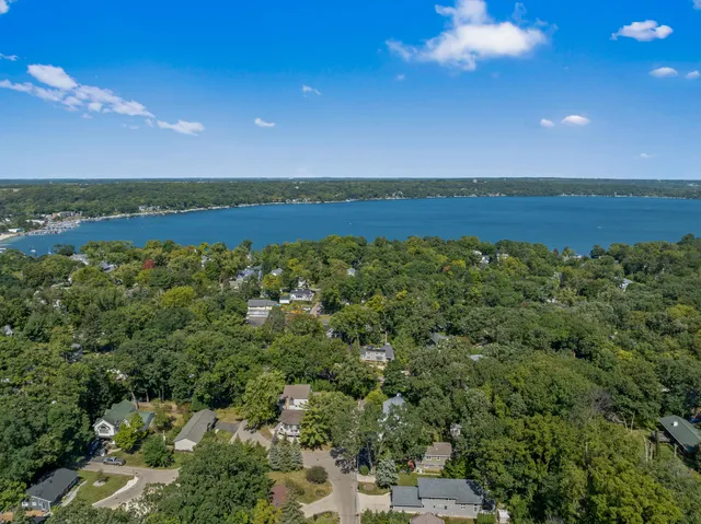 $519,900 | 770 Odsila Way, Fontana, WI 53125