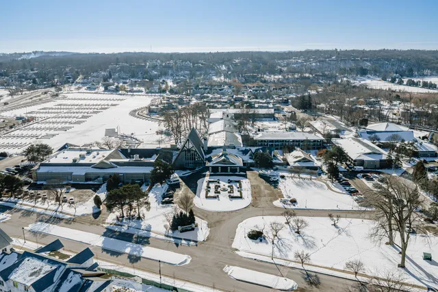 $519,900 | 770 Odsila Way, Fontana, WI 53125