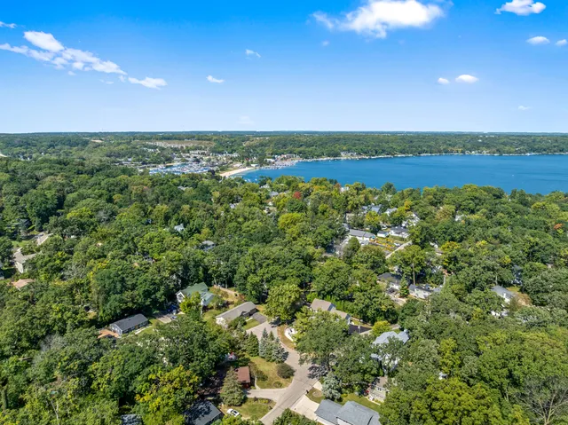 $519,900 | 770 Odsila Way, Fontana, WI 53125