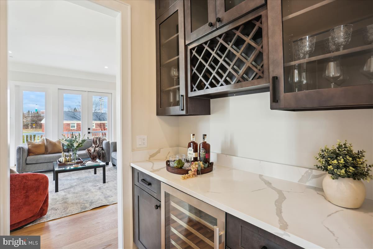 6419 Winnepeg Road Bethesda, MD 20817 - Photo 23 of 66 Butler's Pantry