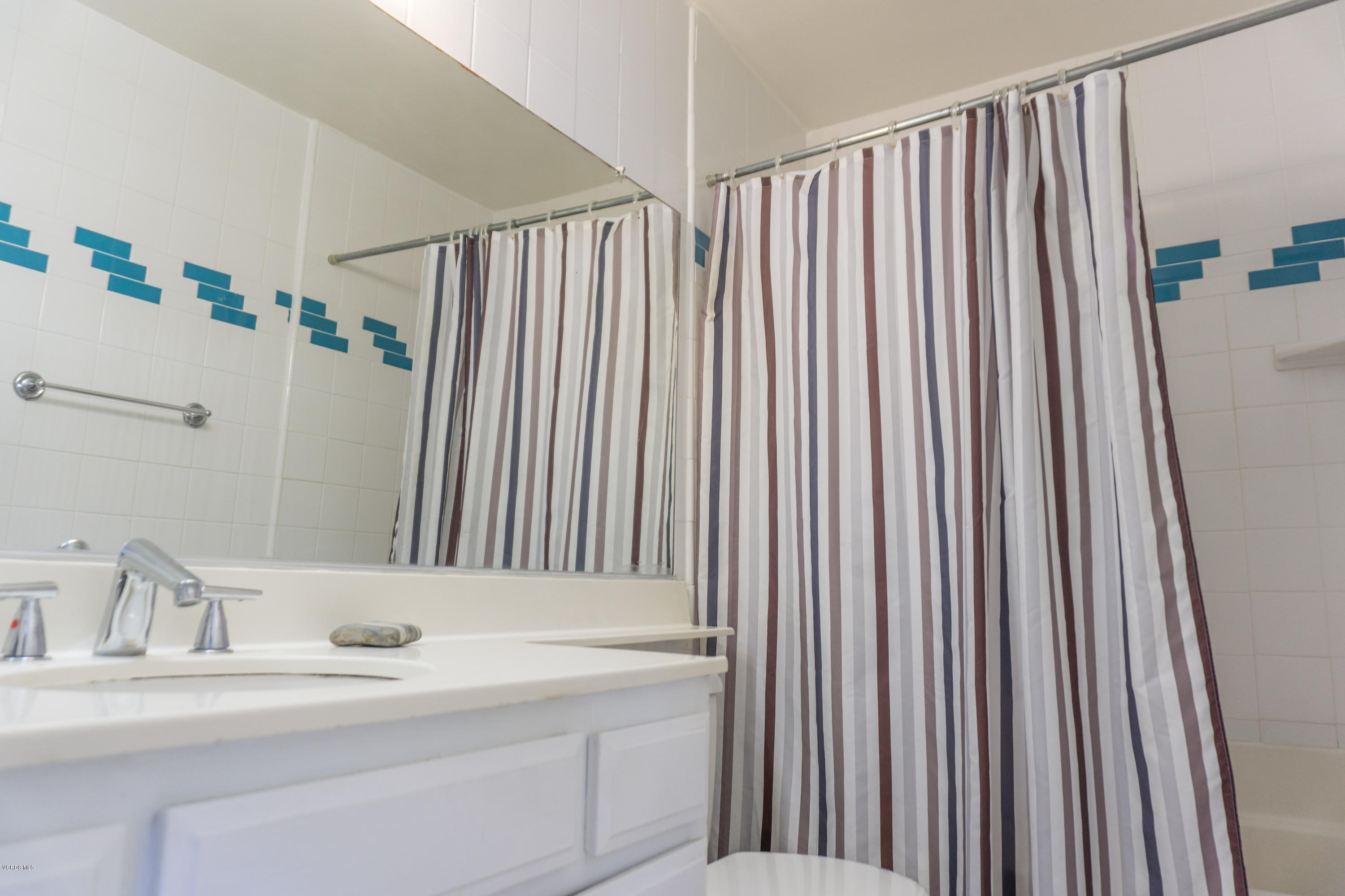 5195 Perkins Road Oxnard, CA 93033 - Photo 15 of 17 DSC08625
