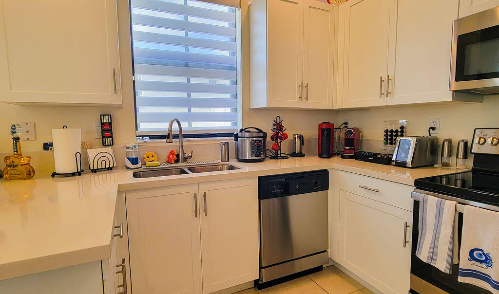 10902 West 33rd Way Hialeah, FL 33018 - Photo 75 of 121 20260209_122915