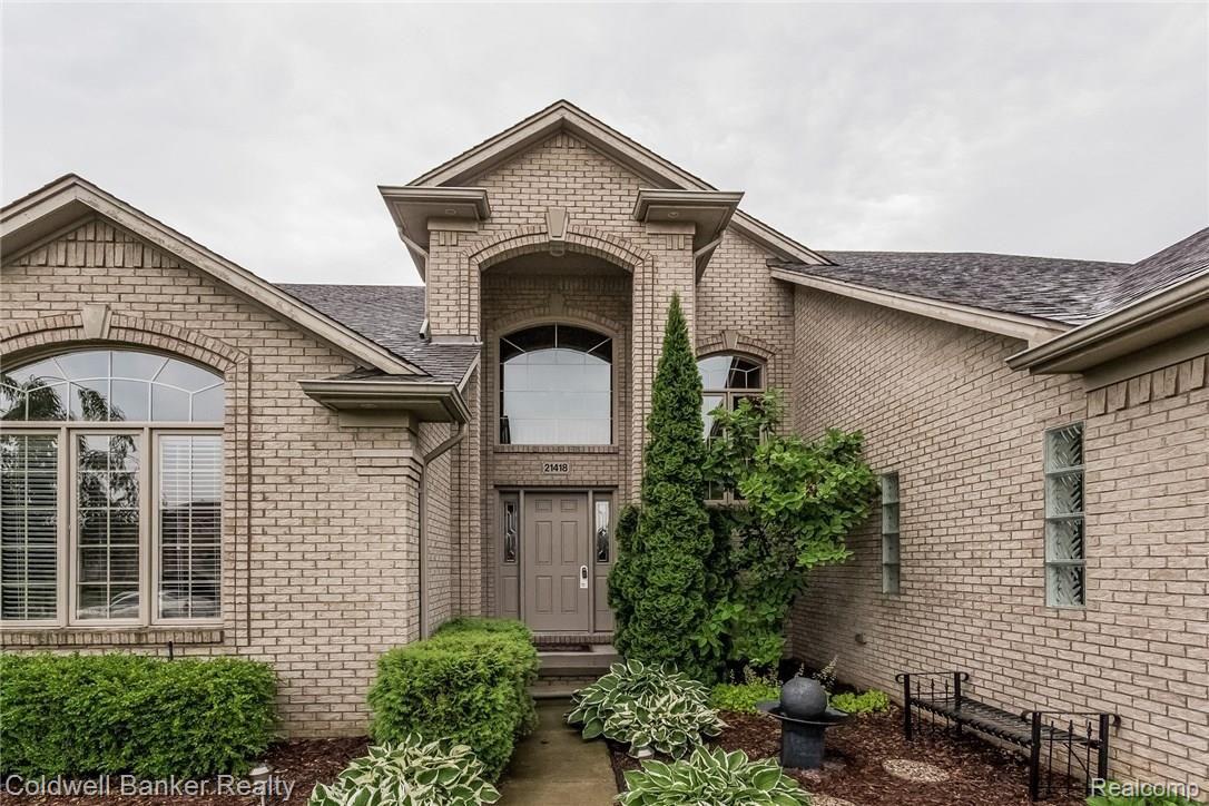 21418 Raintree Drive Macomb, MI 48044 - Photo 3 of 21 Raintree front_entrance.jpg