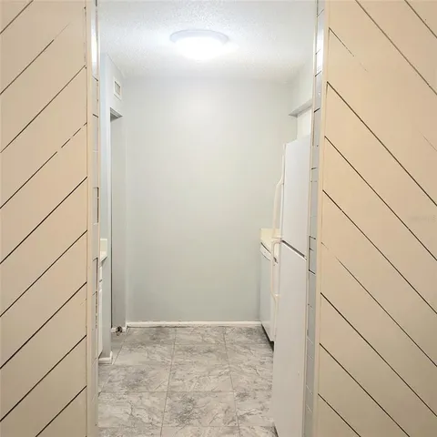 $1,125 | 305 Wellington Court, Unit 61, Tampa, FL 33604