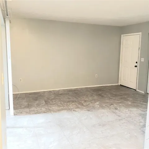 $1,195 | 305 Wellington Court, Unit 61, Tampa, FL 33604