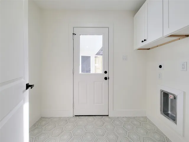 a view of a livingroom with an empty space