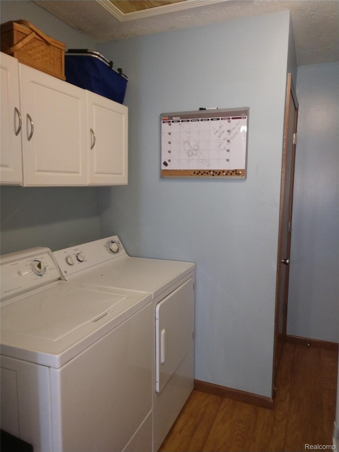 10274 Byron Road Howell, MI 48855 - Photo 10 of 16 Washer & dryer included