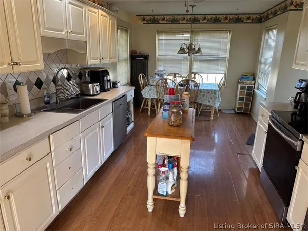 $279,999 | 4231 Royal Oak Drive, New Albany, IN 47150