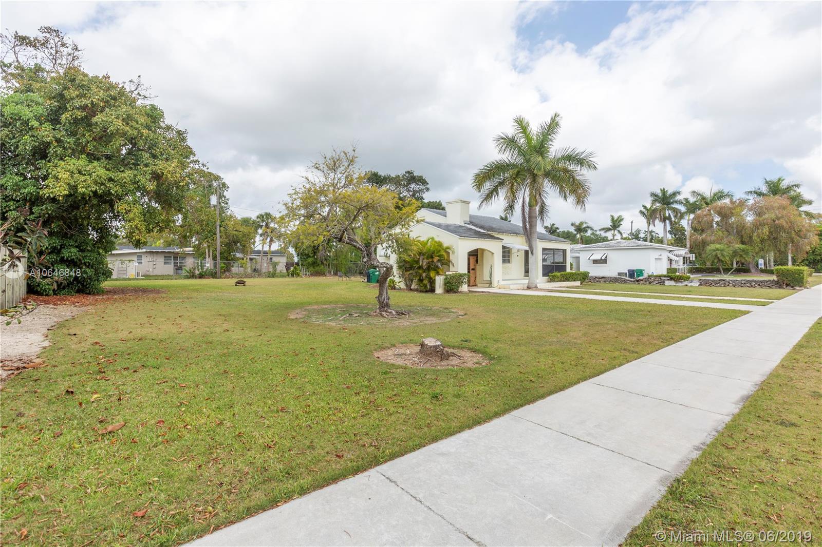 27 Northwest 21st Street Homestead, FL 33030 - Photo 11 of 13 Front side of house and extra folio