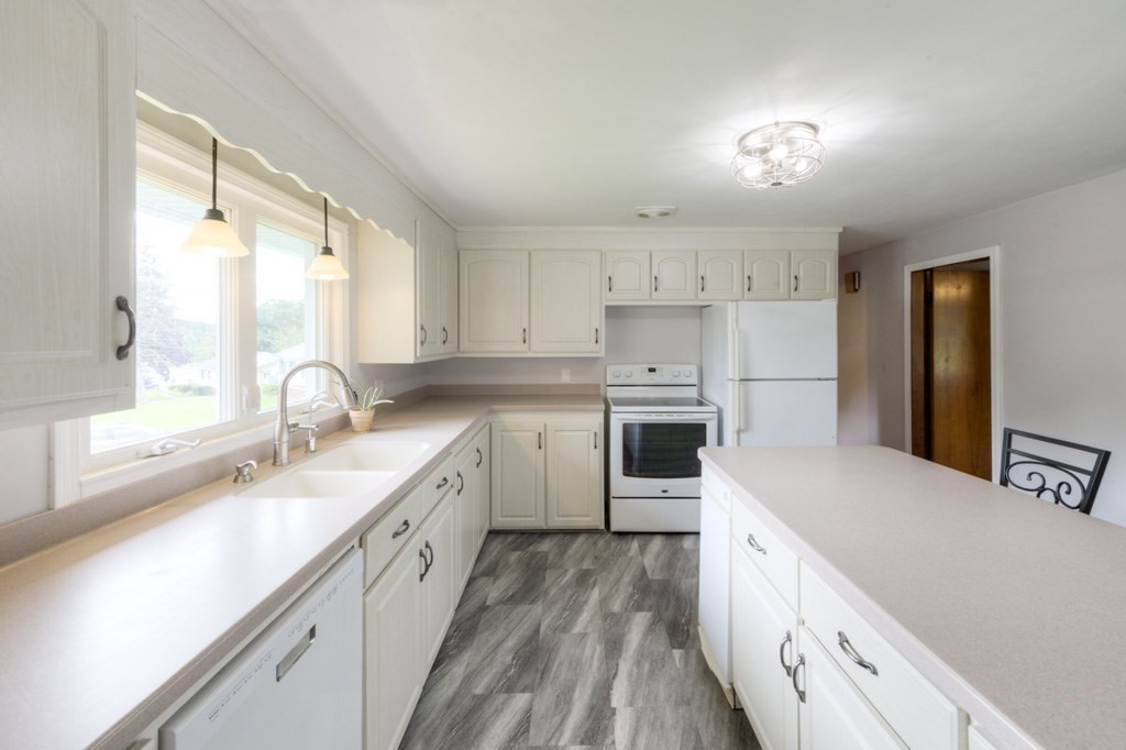 34 Saybrook Road Shrewsbury, MA 01545 - Photo 6 of 26 Gallery Image 6