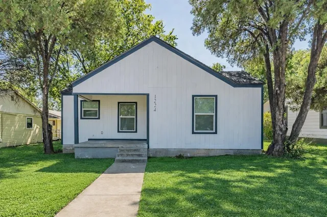 a view of house with backyard