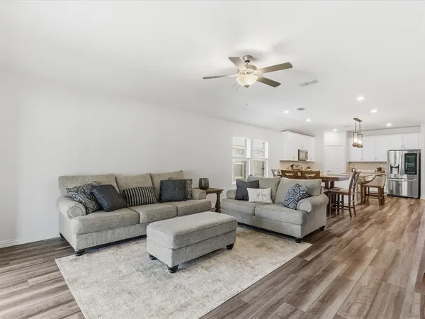 $2,300 | 3616 Kingsgarden Road, Denton, TX 76207