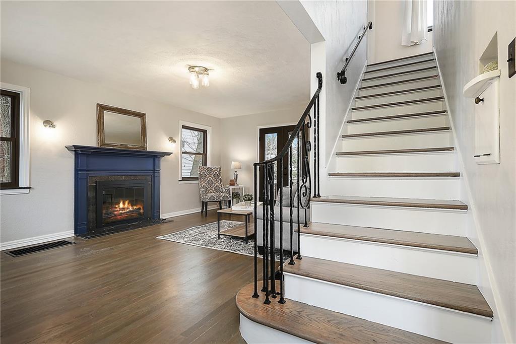 726 Greenlee Road Pittsburgh, PA 15227 - Photo 2 of 25