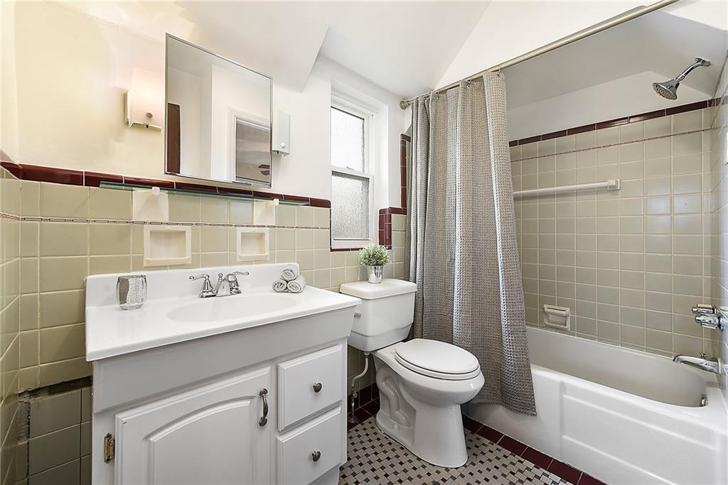 726 Greenlee Road Pittsburgh, PA 15227 - Photo 12 of 25