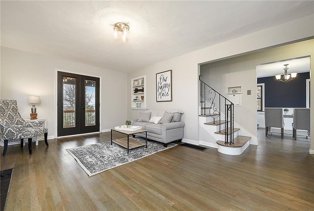 726 Greenlee Road Pittsburgh, PA 15227 - Photo 4 of 25