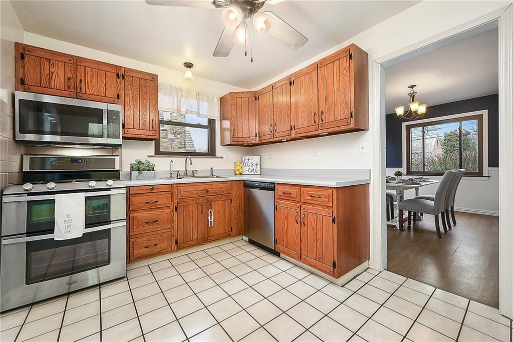 726 Greenlee Road Pittsburgh, PA 15227 - Photo 8 of 25