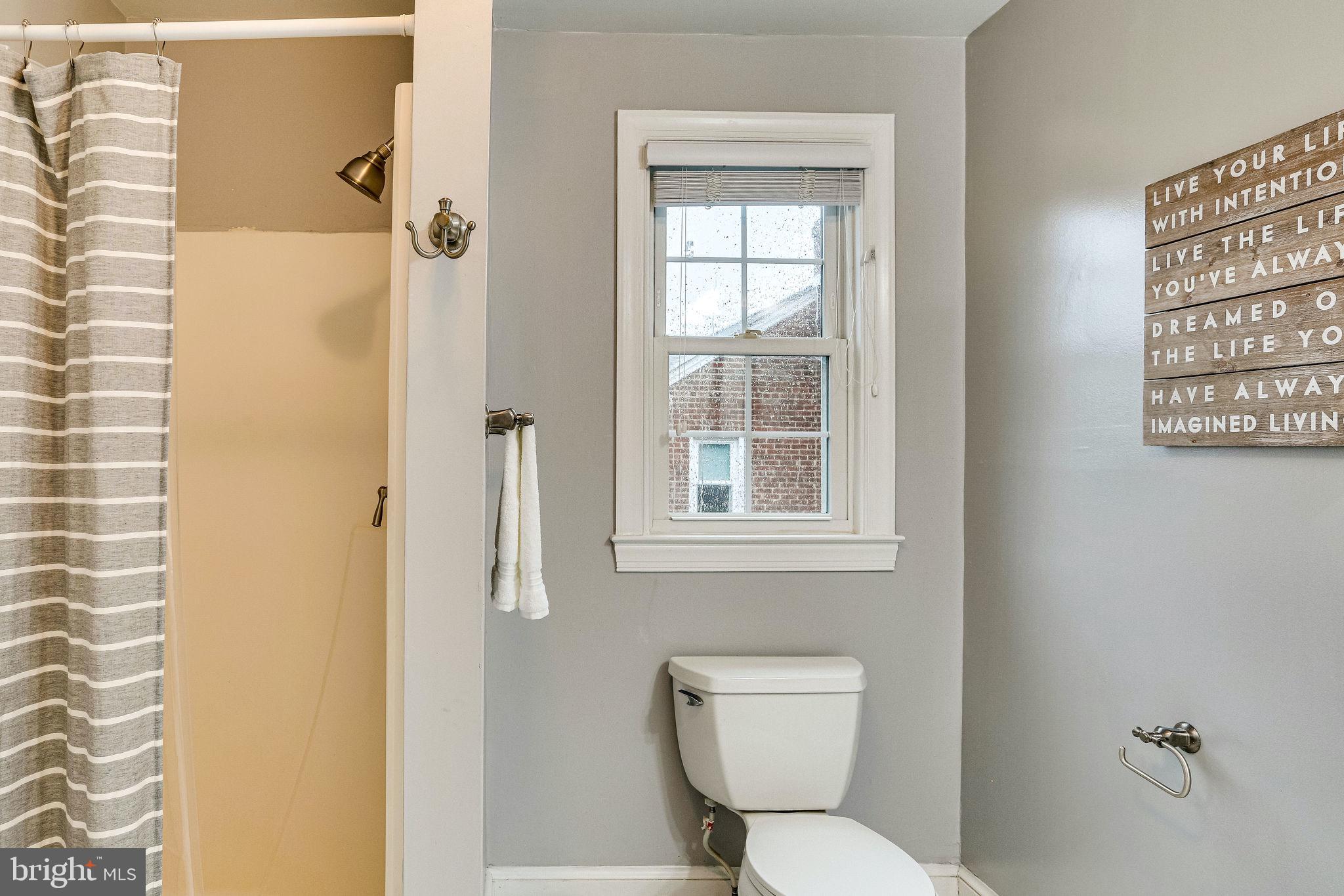 9907 Renfrew Road Silver Spring, MD 20901 - Photo 18 of 32 Master en-suite