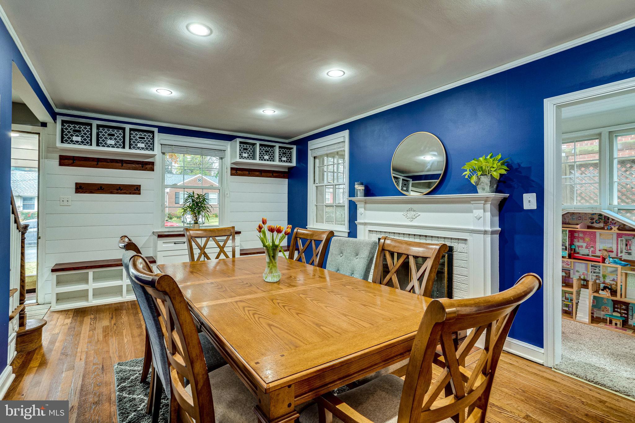 9907 Renfrew Road Silver Spring, MD 20901 - Photo 5 of 32 Custom built-ints