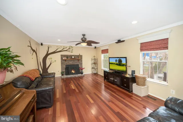 $915,000 | 9309 East Carondelet Drive, Manassas Park, VA 20111