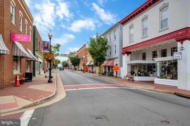 $915,000 | 9309 East Carondelet Drive, Manassas Park, VA 20111