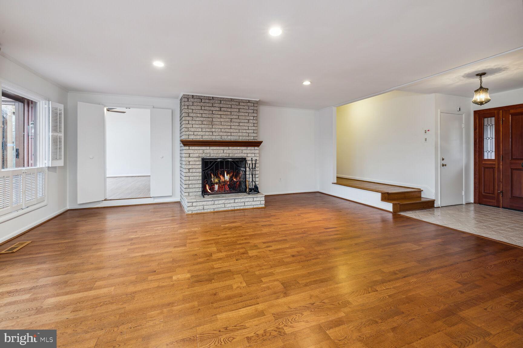 318 Halsey Road Annapolis, MD 21401 - Photo 11 of 19 great room with FP